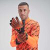 100531781_PROGRESSIVE_GK_SET_101138801_CYBERTEC_RESIST_Dejan-Stojanovic_02_1200x1200px GUANTO portiere SUPER RESIST + HN UHLSPORT