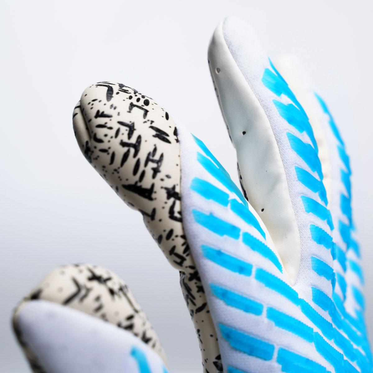 101137501_SUPERGRIP_HN_CloseUp_01_1200x1200px GUANTO portiere CYBERTEC SUPERGRIP+ HN UHLSPORT