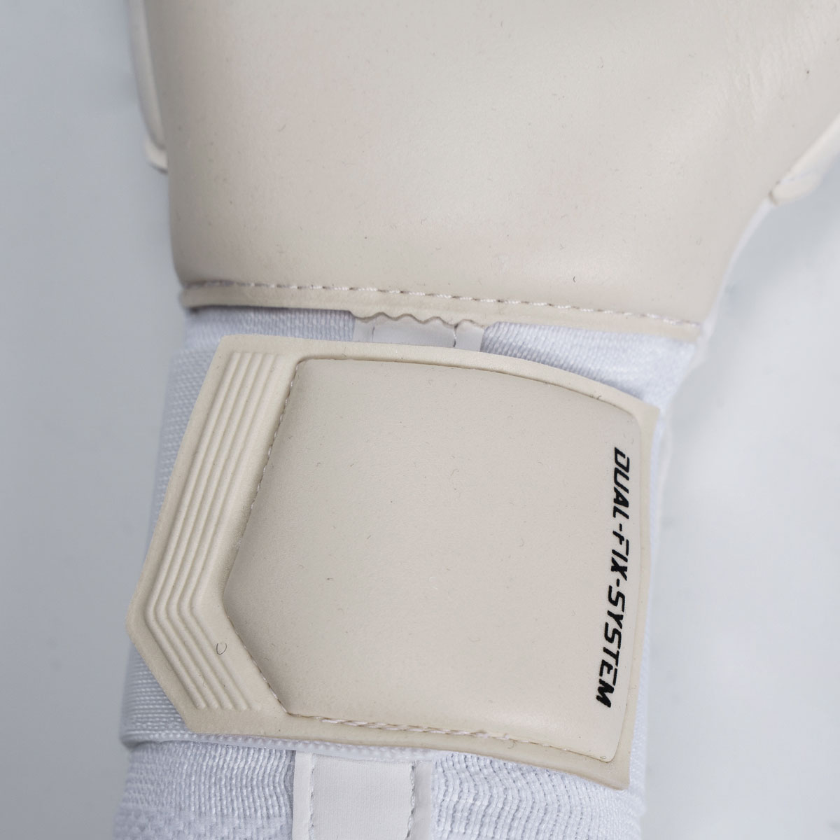 101137901_ABSOLUTGRIP_HN_CloseUp_04_1200x1200px GUANTO portiere CYBERTEC ABSOLUTGRIP HN UHLSPORT