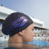 COLLECTION-PHOTOSHOOT-SS25_009386-203.cea49618 Cuffia nuoto Silicone SHINE CAP ARENA