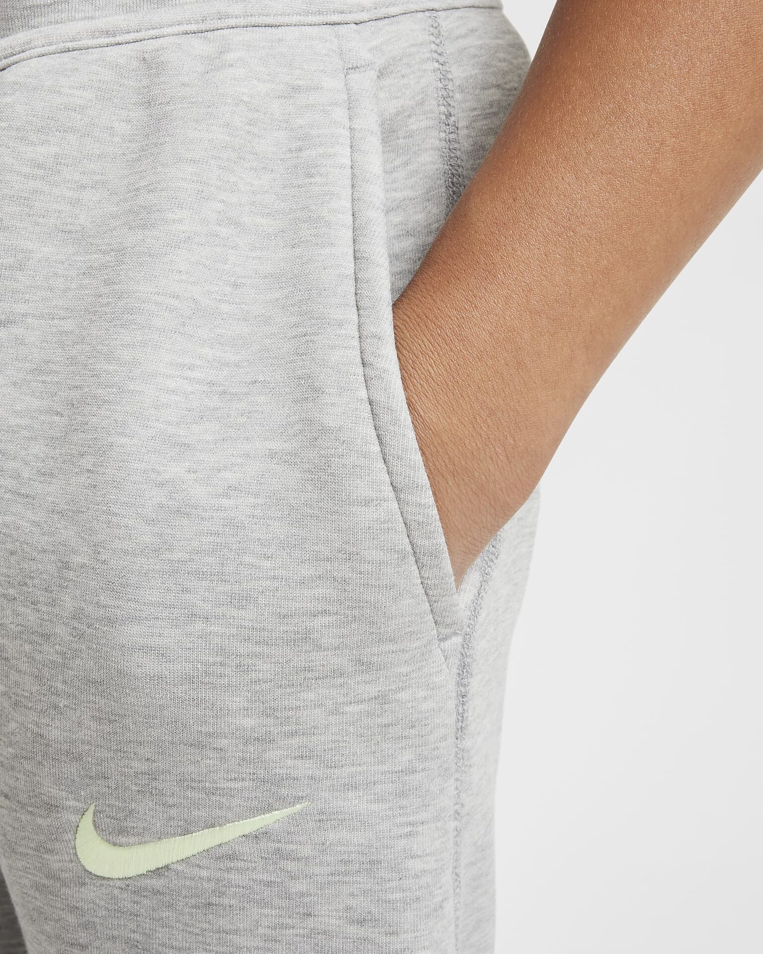 FN8503-063 C Pantaloni Tech Fleece FC BARCELONA NIKE 24/25 Grey Junior