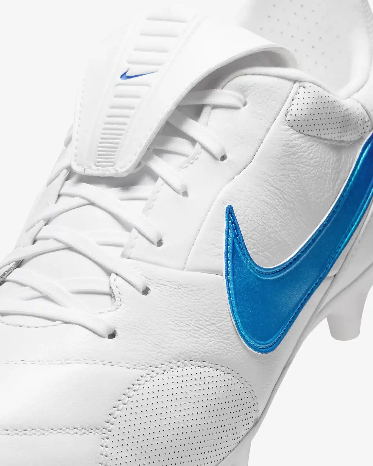 HM0273-100 H The NIKE Premier III SG-PRO AC Bianca