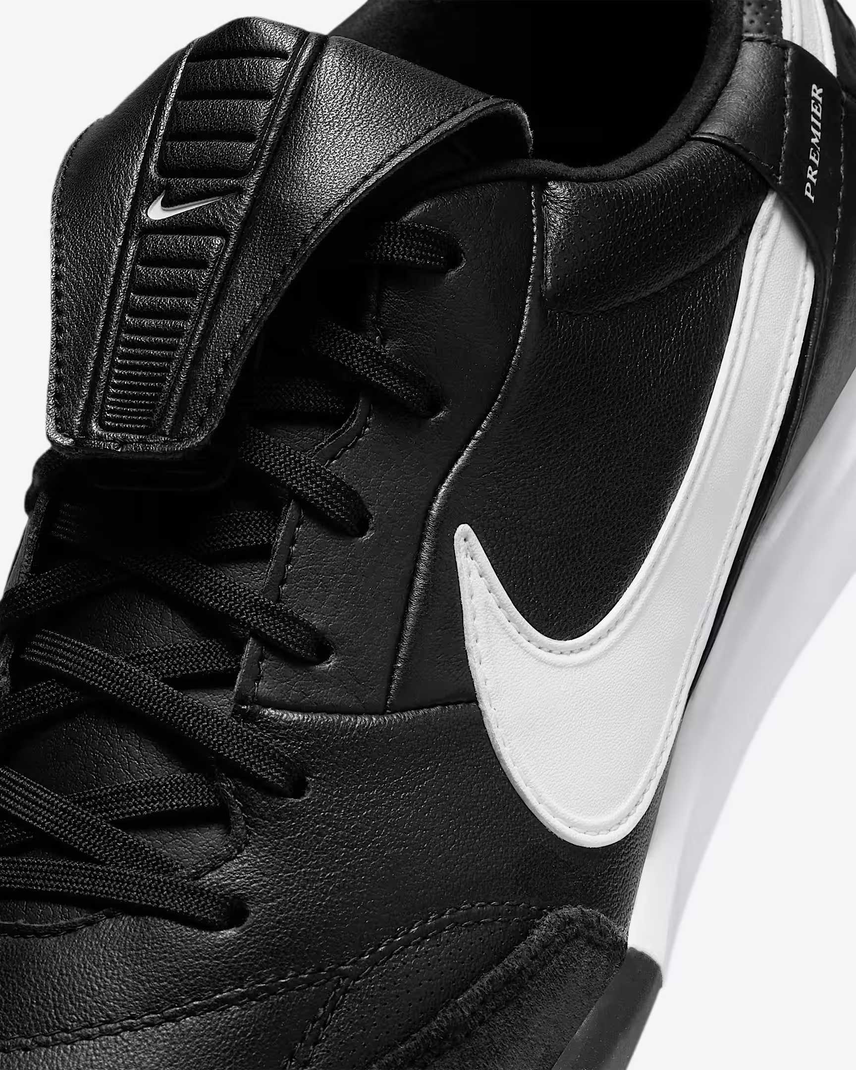 HM0283-001 g Nike PREMIER III TF Black & White