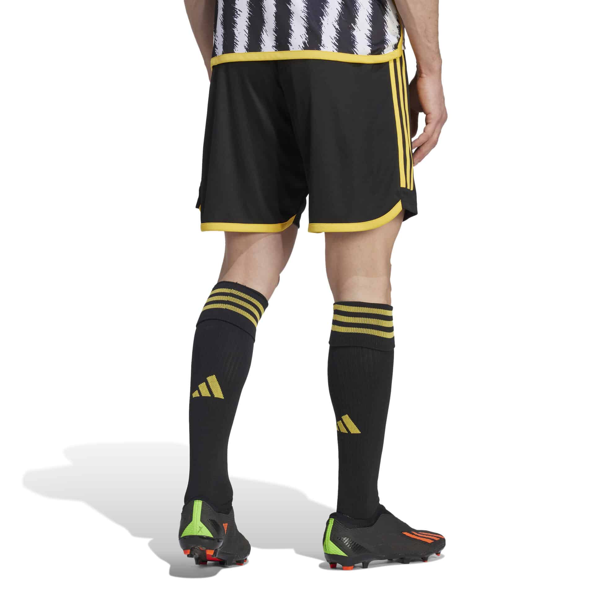 HR8254_4_APPAREL_On Model_Back View_white Short HOME 23/24 JUVENTUS