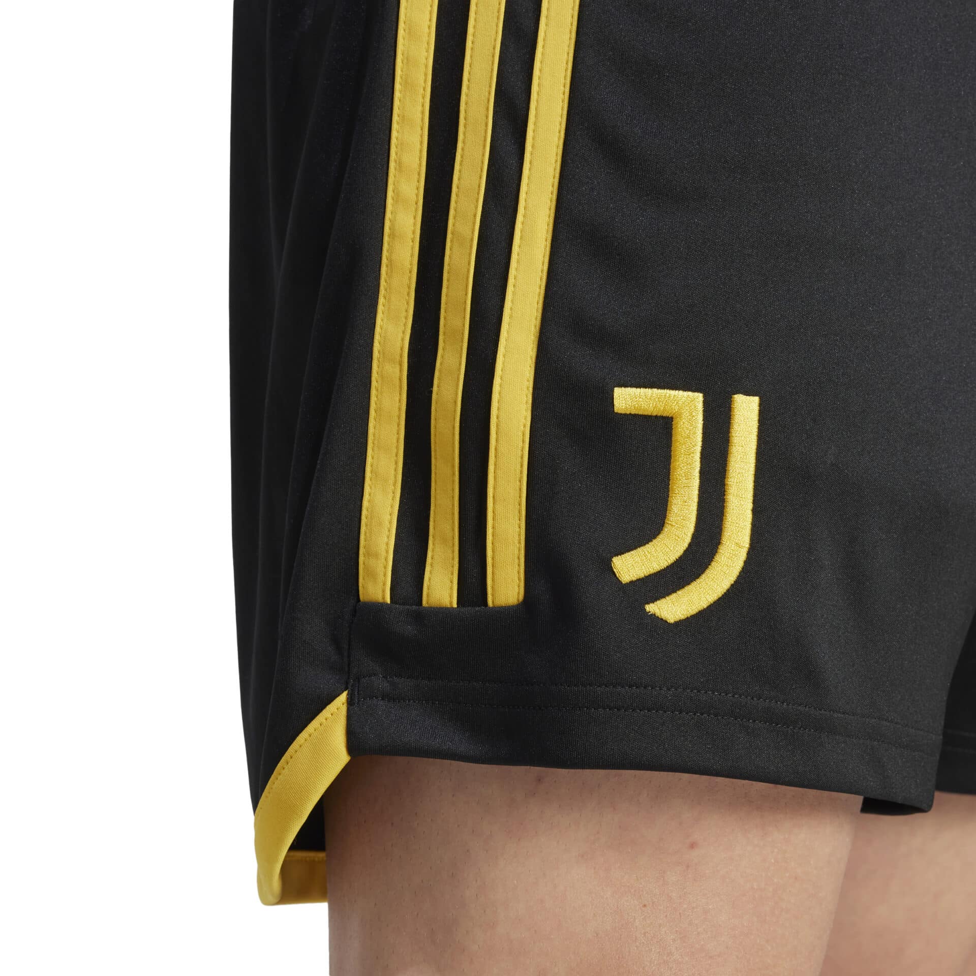 HR8254_7_APPAREL_On Model_Detail View 1_white Short HOME 23/24 JUVENTUS