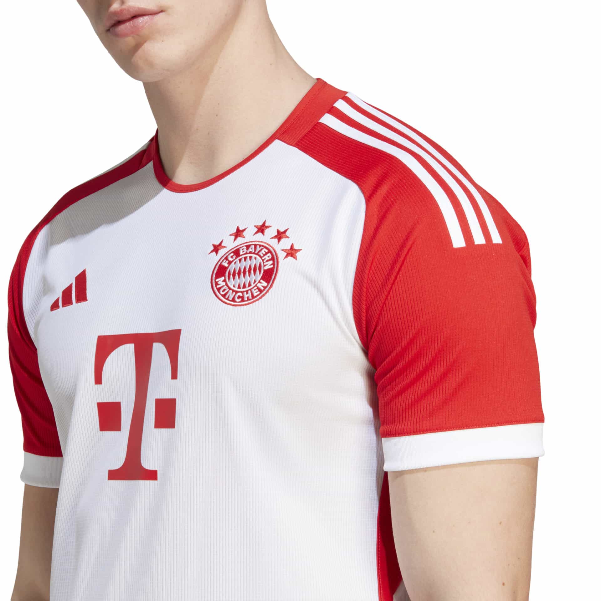 IJ7442_8_APPAREL_On Model_Detail View 1_white Maglia Home 23/24 FC BAYERN MÜNCHEN