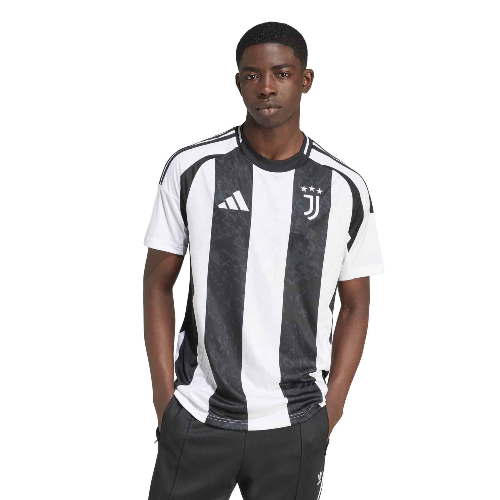 IS8002_4_APPAREL_On Model_Standard View_white Maglia HOME 24/25 JUVENTUS