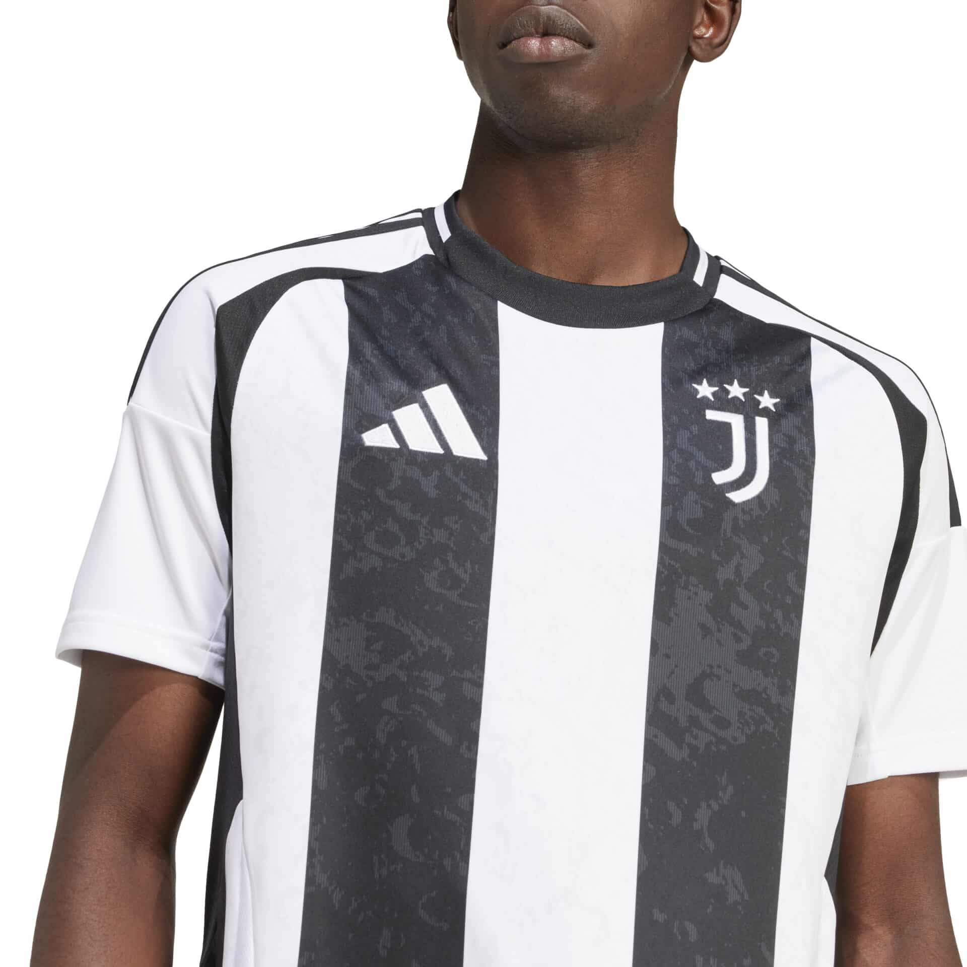 IS8002_8_APPAREL_On Model_Detail View 1_white Maglia HOME 24/25 JUVENTUS