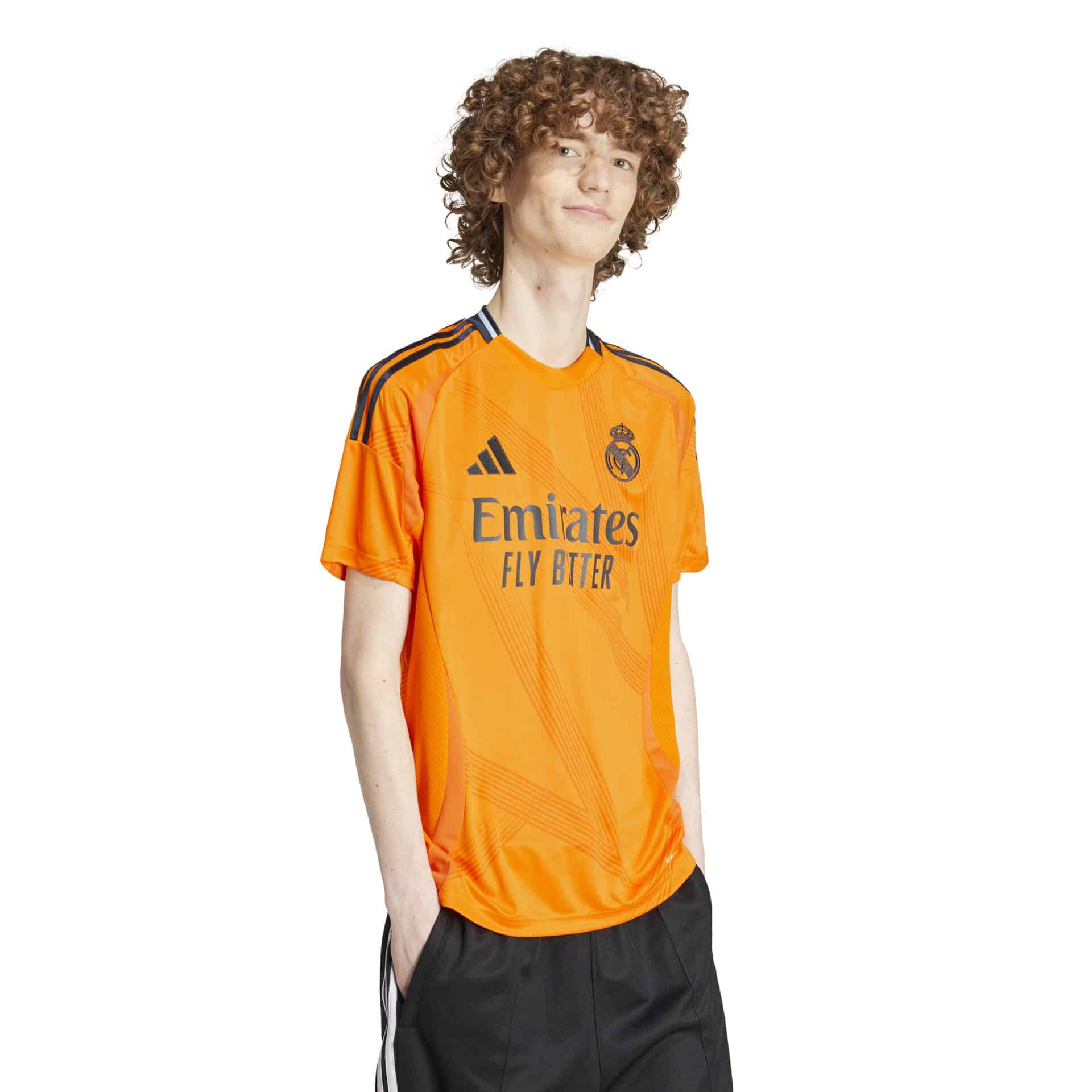 IU5013_7_APPAREL_On Model_Walking View_white Maglia AWAY 24/25 REAL MADRID
