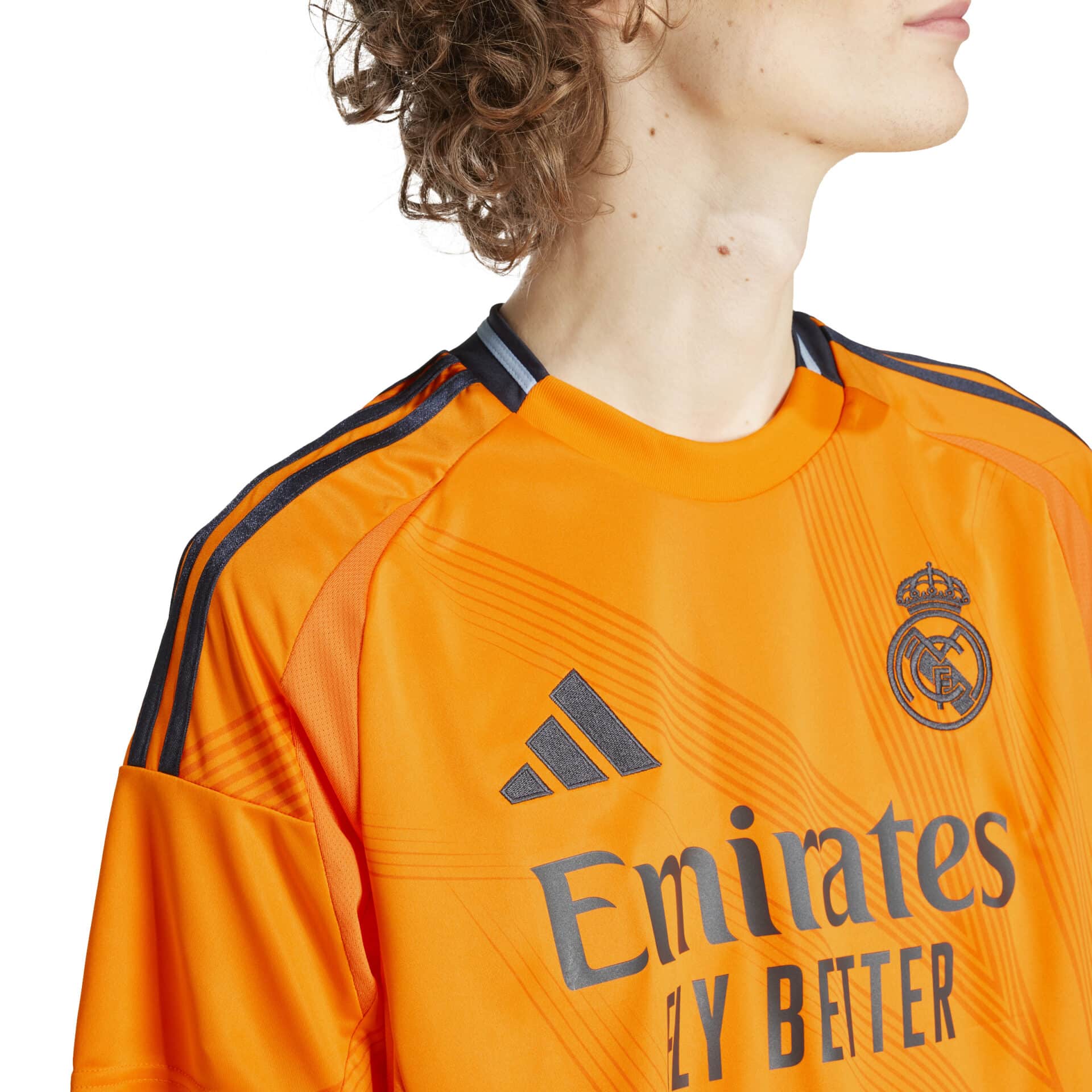 IU5013_8_APPAREL_On Model_Detail View 1_white Maglia AWAY 24/25 REAL MADRID
