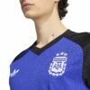 JY9535_7_APPAREL_On Model_Detail View 1_white ADIDAS Maglia Pre Match Away 26 ARGENTINA