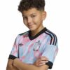 JZ5975_7_APPAREL_On Model_Detail View 1_white ADIDAS Maglia Away BELGIO 26 Junior
