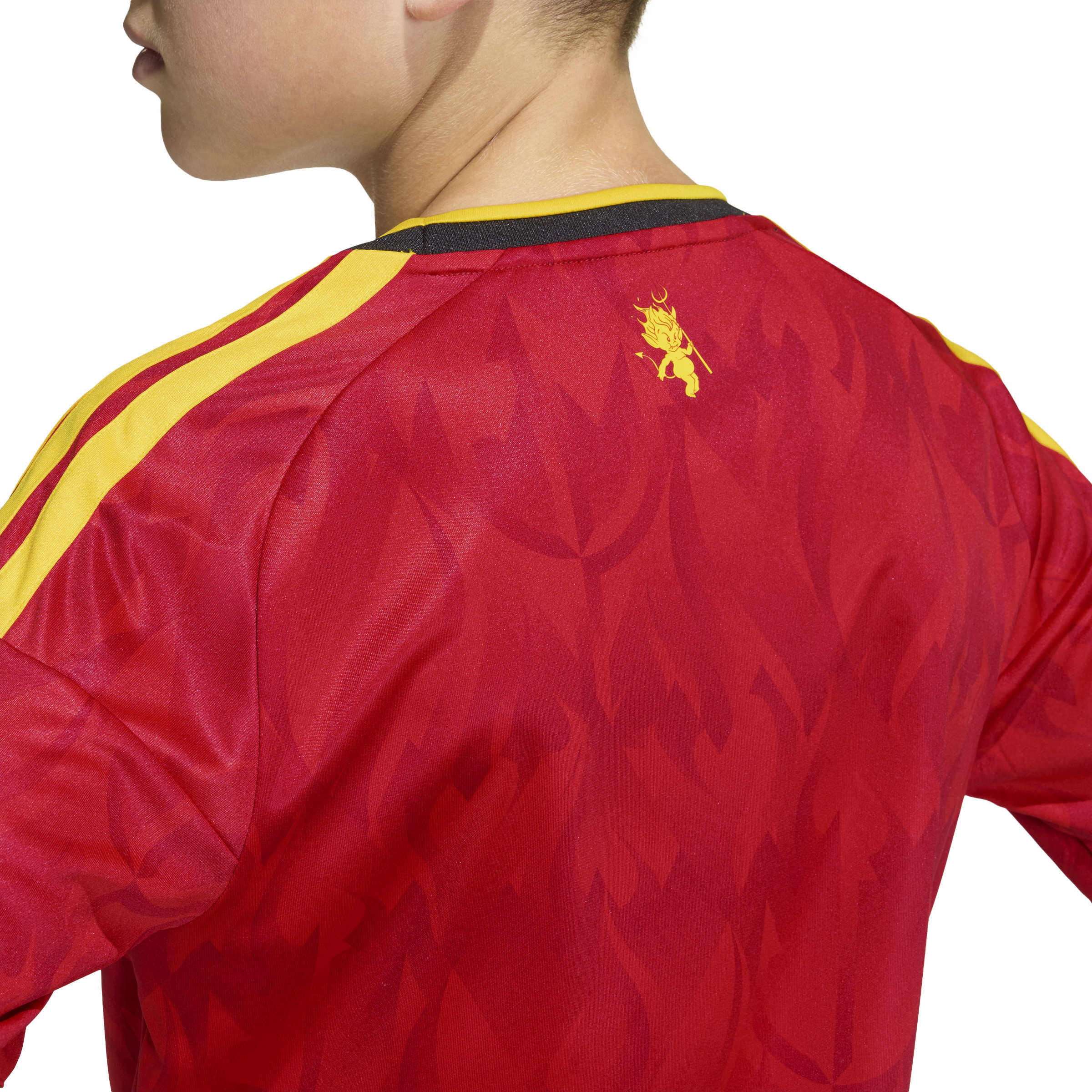 JZ5988_7_APPAREL_On Model_Detail View 2_white ADIDAS Maglia Home BELGIO 26 Junior