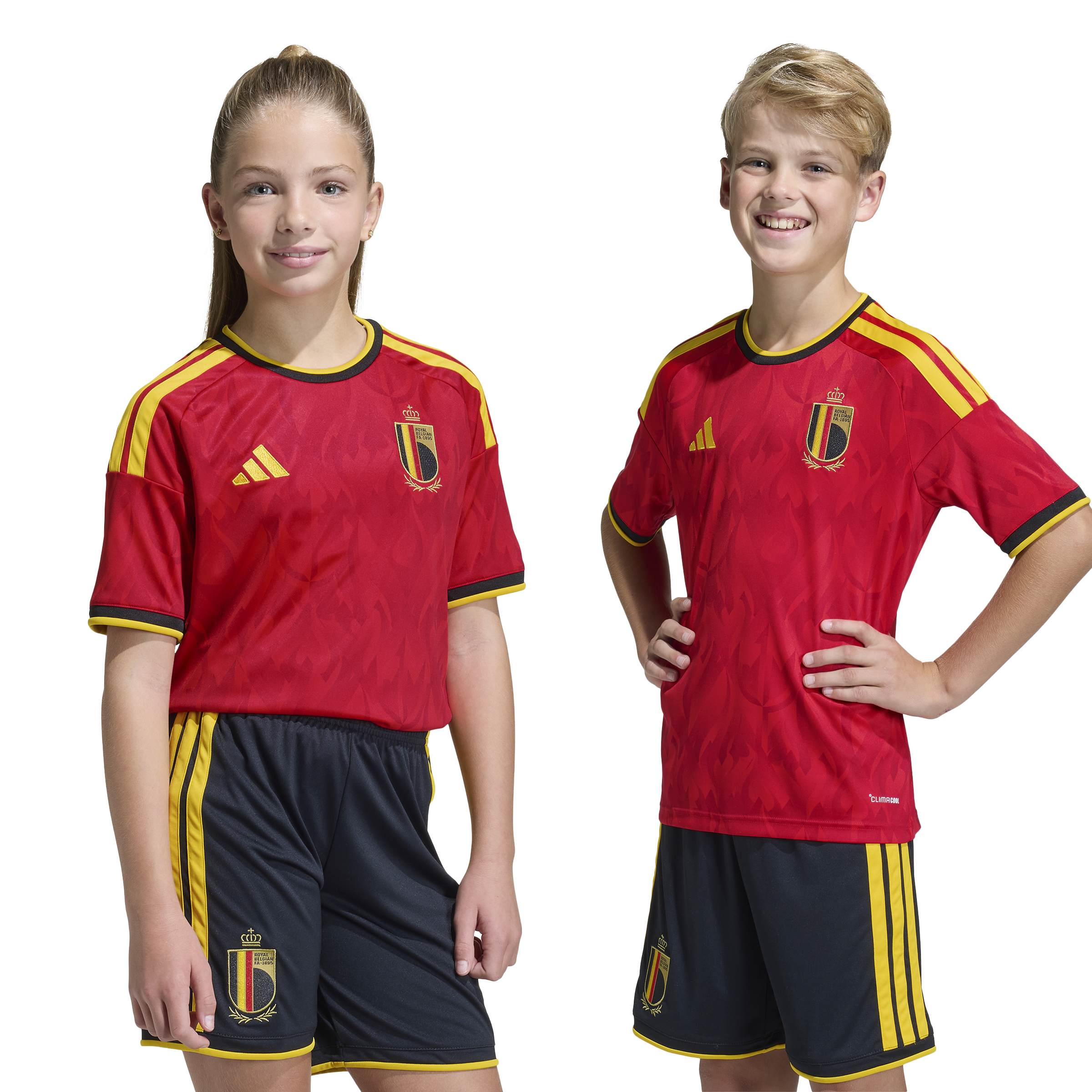 JZ5988_9_APPAREL_On Model_Standard Unisex Pair Shot_white ADIDAS Maglia Home BELGIO 26 Junior