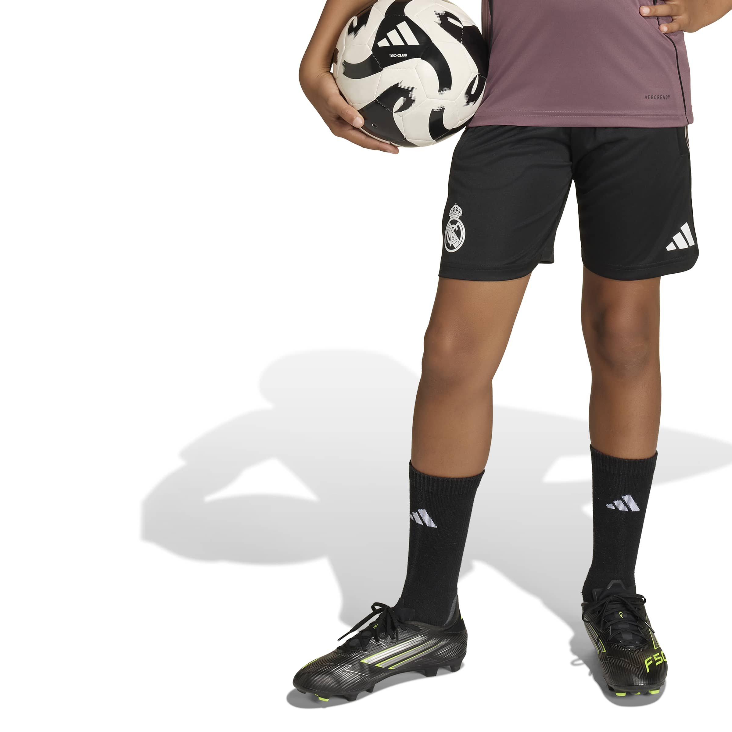 JZ9014_2_APPAREL_On Model_Standard View_white SHORT Allenamento 25/26 REAL MADRID Junior