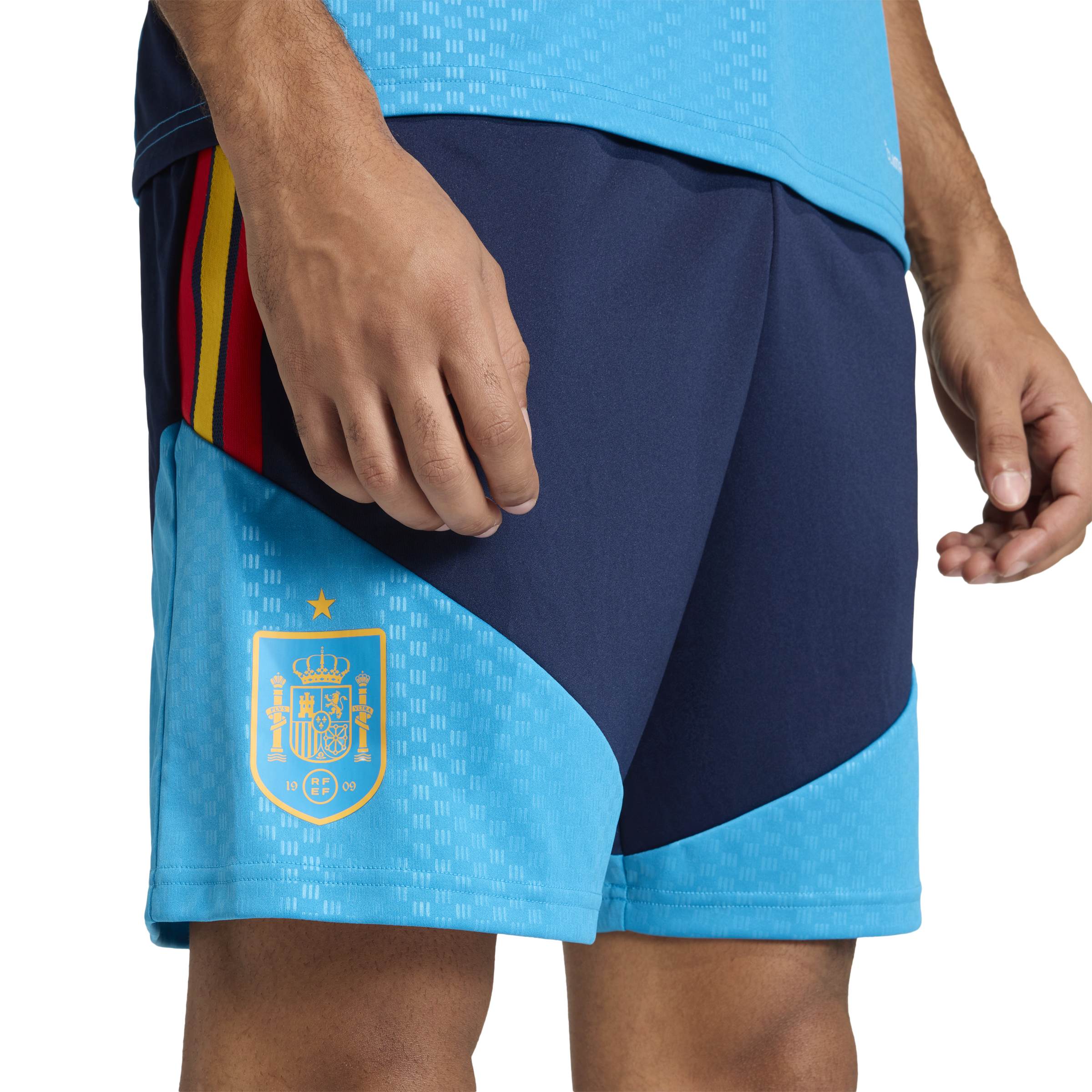 KA8189_5_APPAREL_On Model_Detail View 1_white ADIDAS Short Allenamento 26 SPAGNA