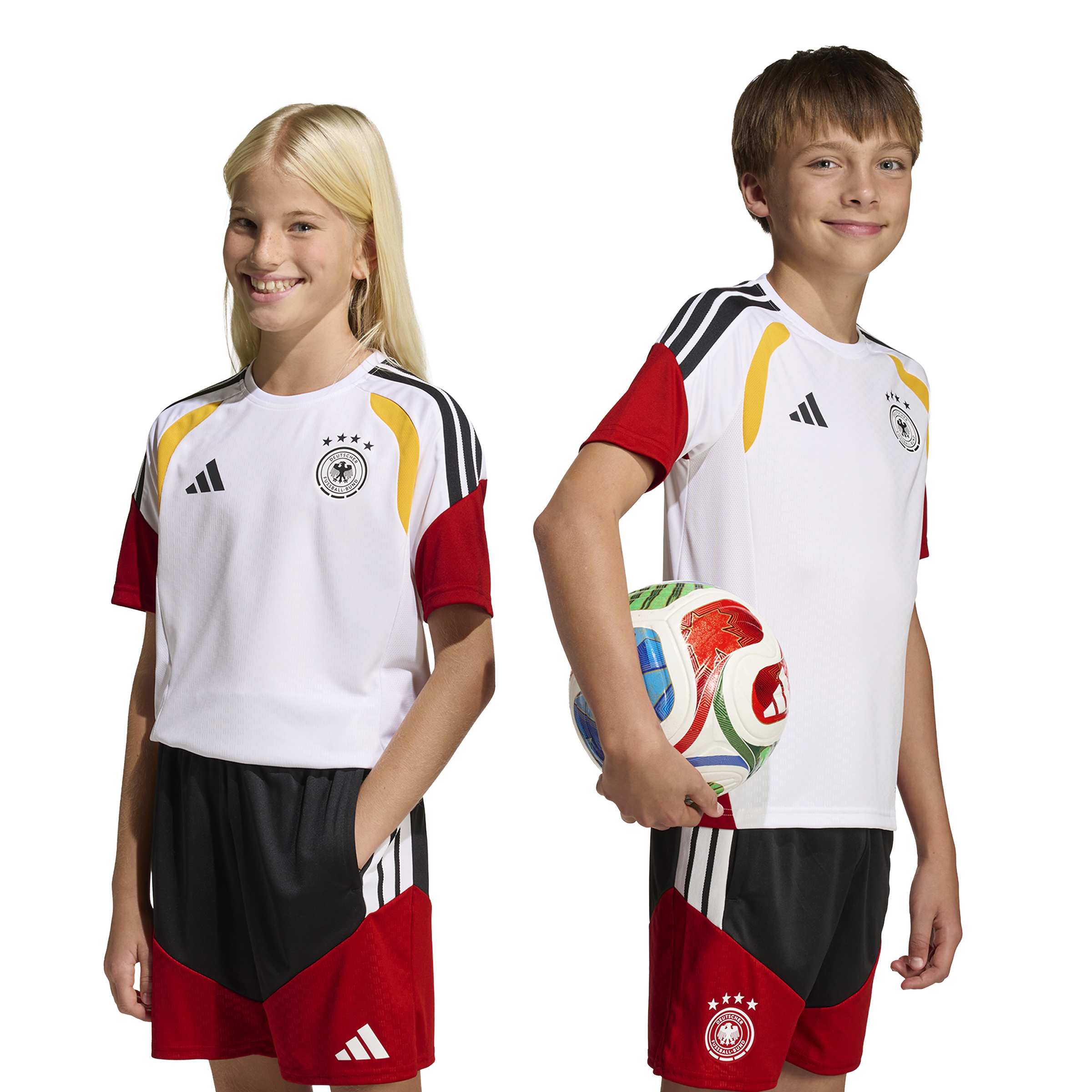 KB4441_9_APPAREL_On Model_Standard Unisex Pair Shot_white ADIDAS Maglia Allenamento GERMANIA 26 Junior