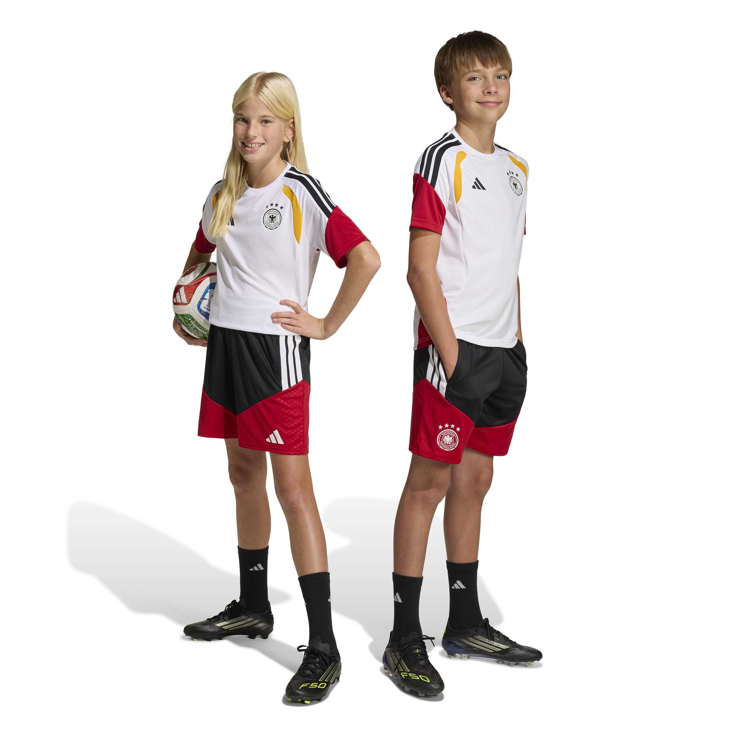 KB4466_8_APPAREL_On Model_Standard Unisex Pair Shot_white ADIDAS Short Allenamento GERMANIA 26 Junior