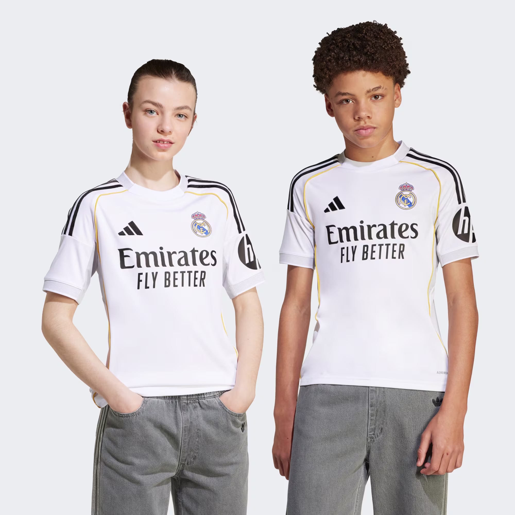 Maglia_Real_Madrid_25-26_Home_Bambini_Bianco_JN8887_21_model Maglia HOME 25/26 REAL MADRID JUNIOR