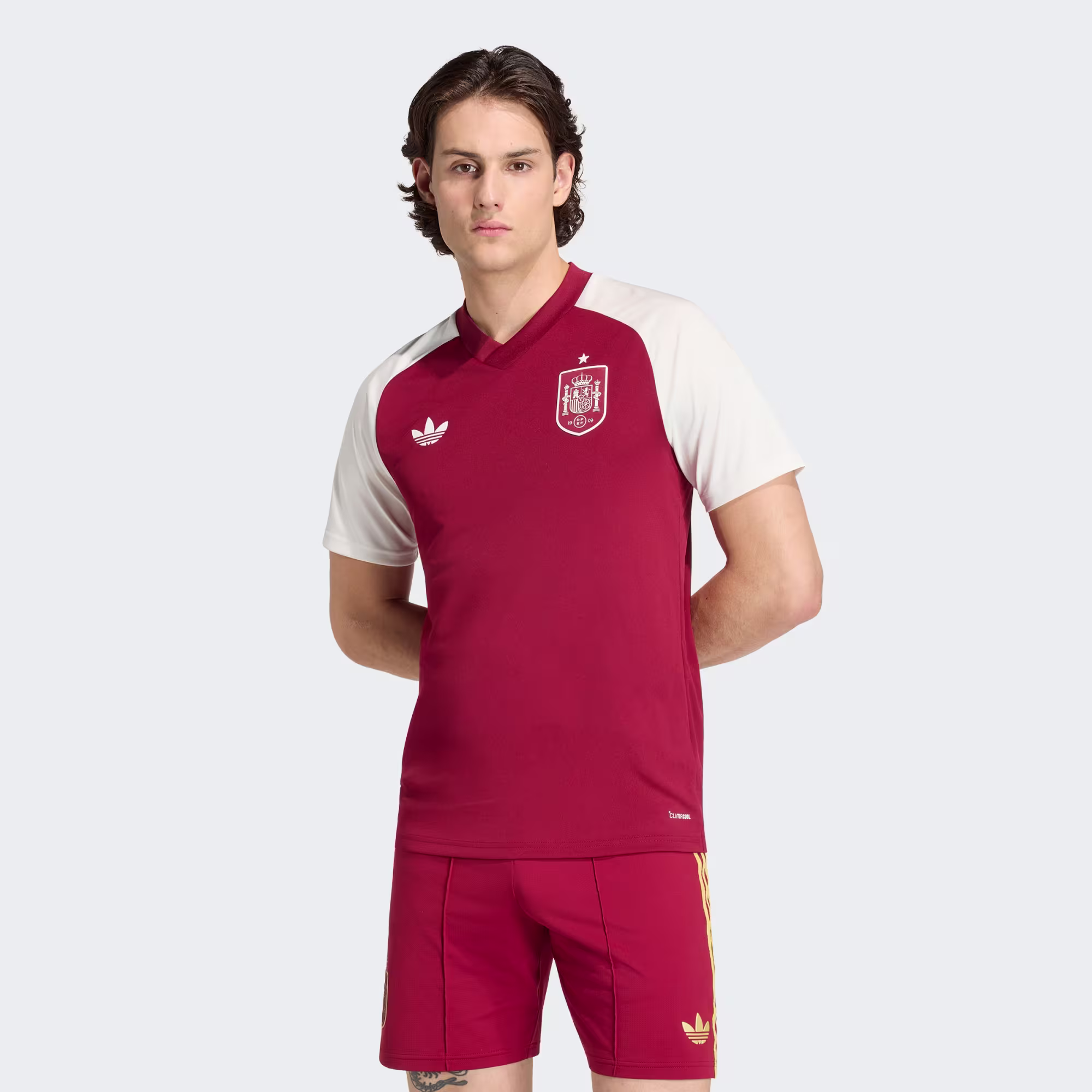 Maglia_pre-partita_Away_Spagna_26_Bordeaux_KA6491_21_model ADIDAS Maglia Pre Match 26 SPAGNA