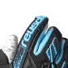 Reusch Attrakt Freegel Fusion Strapless 5570979 7782 black blue 2 Guanto portiere REUSCH ATTRAKT FREEGEL FUSION Strapless
