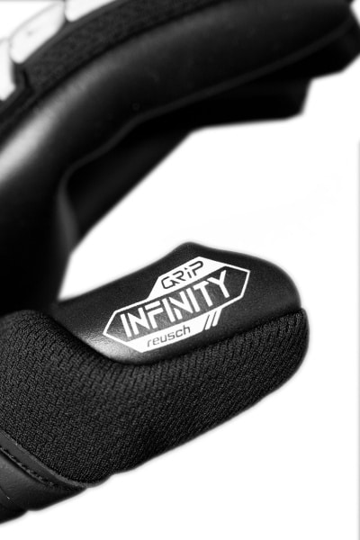 Reusch Attrakt Freegel Infinity 5570735 7700 black 4 GUANTO portiere ATTRAKT FREEGEL INFINITY REUSCH Black