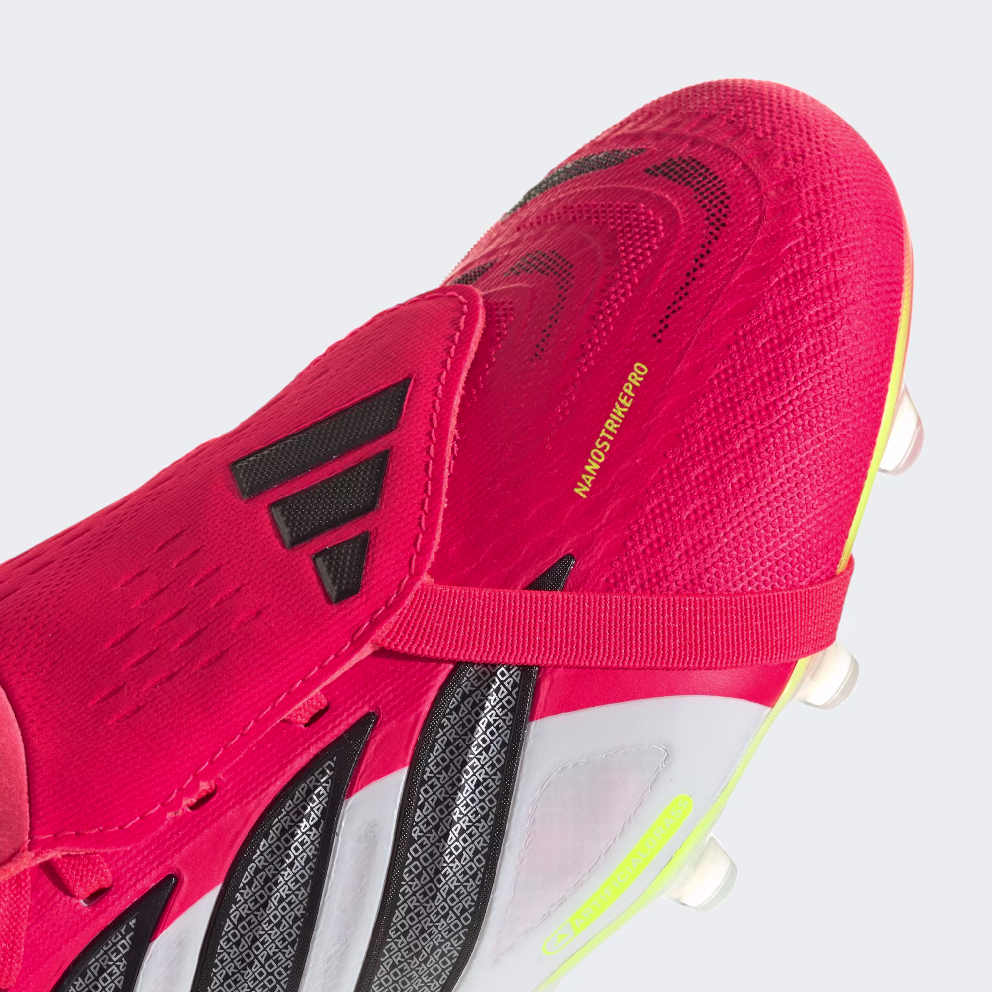 Scarpa_da_calcio_PREDATOR_PRO_con_linguetta_ripiegabile_per_superfici_in_erba_artificiale_Rosso_JR7868_42_detail Scarpe calcio ADIDAS PREDATOR PRO FT AG Lucid Red
