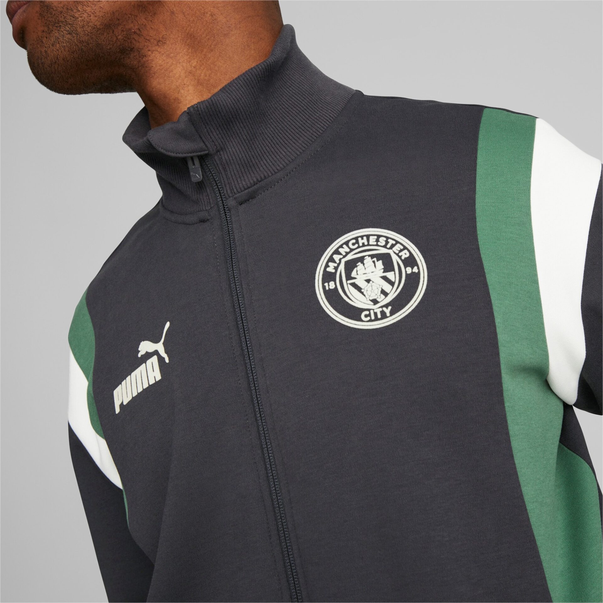 puma__pum-769486-08__modelshot03 Giacca calcio Manchester City Ftbl Archive PUMA