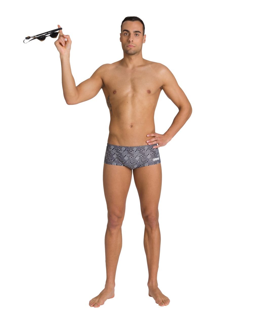 Short a vita bassa Arena Tessuto MaxLife 100% resistente al cloro si asciuga rapidamente e ti protegge dai raggi solari misurano 14 cm, hanno una vestibilità fit a vita bassa e aderiscono laccetto interno Foderato sul davanti