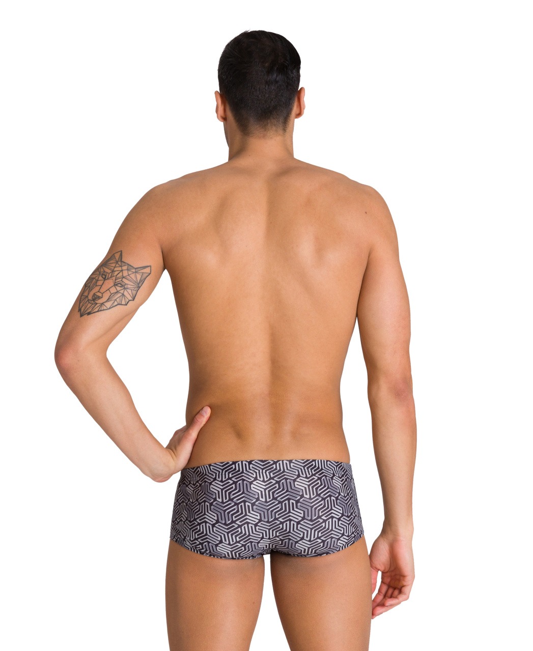 Short a vita bassa Arena Tessuto MaxLife 100% resistente al cloro si asciuga rapidamente e ti protegge dai raggi solari misurano 14 cm, hanno una vestibilità fit a vita bassa e aderiscono laccetto interno Foderato sul davanti