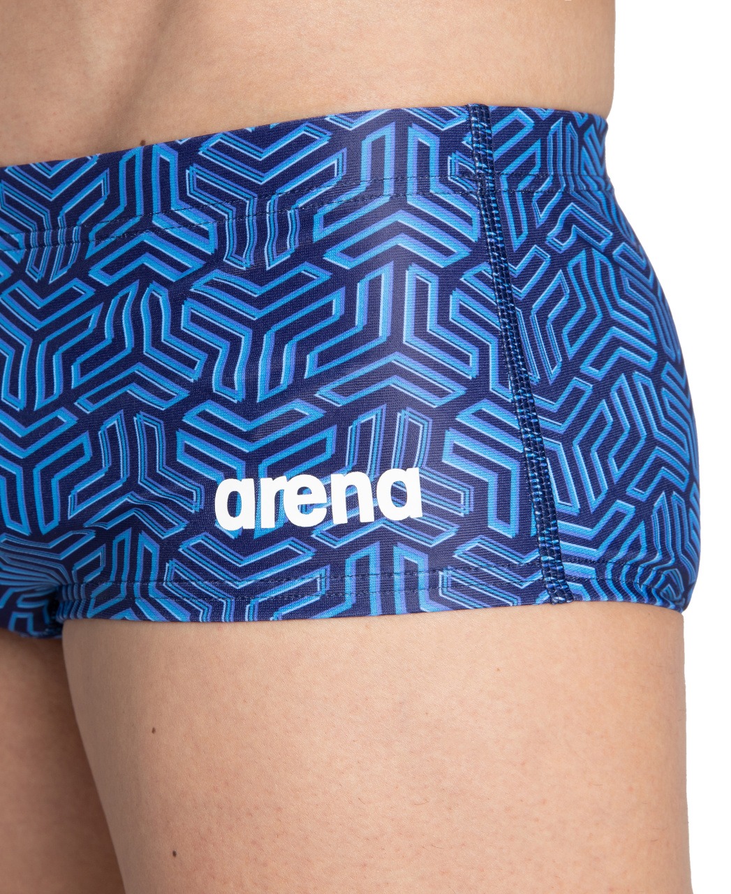 Short a vita bassa Arena Tessuto MaxLife 100% resistente al cloro si asciuga rapidamente e ti protegge dai raggi solari misurano 14 cm, hanno una vestibilità fit a vita bassa e aderiscono laccetto interno Foderato sul davanti
