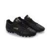 Scarpa da calcio vitello pieno fiore Sottopiede interno sagomato ed estraibile Allacciatura con occhielli Suola in gomma interamente cucita alla tomaia adatta a campi sintetici.