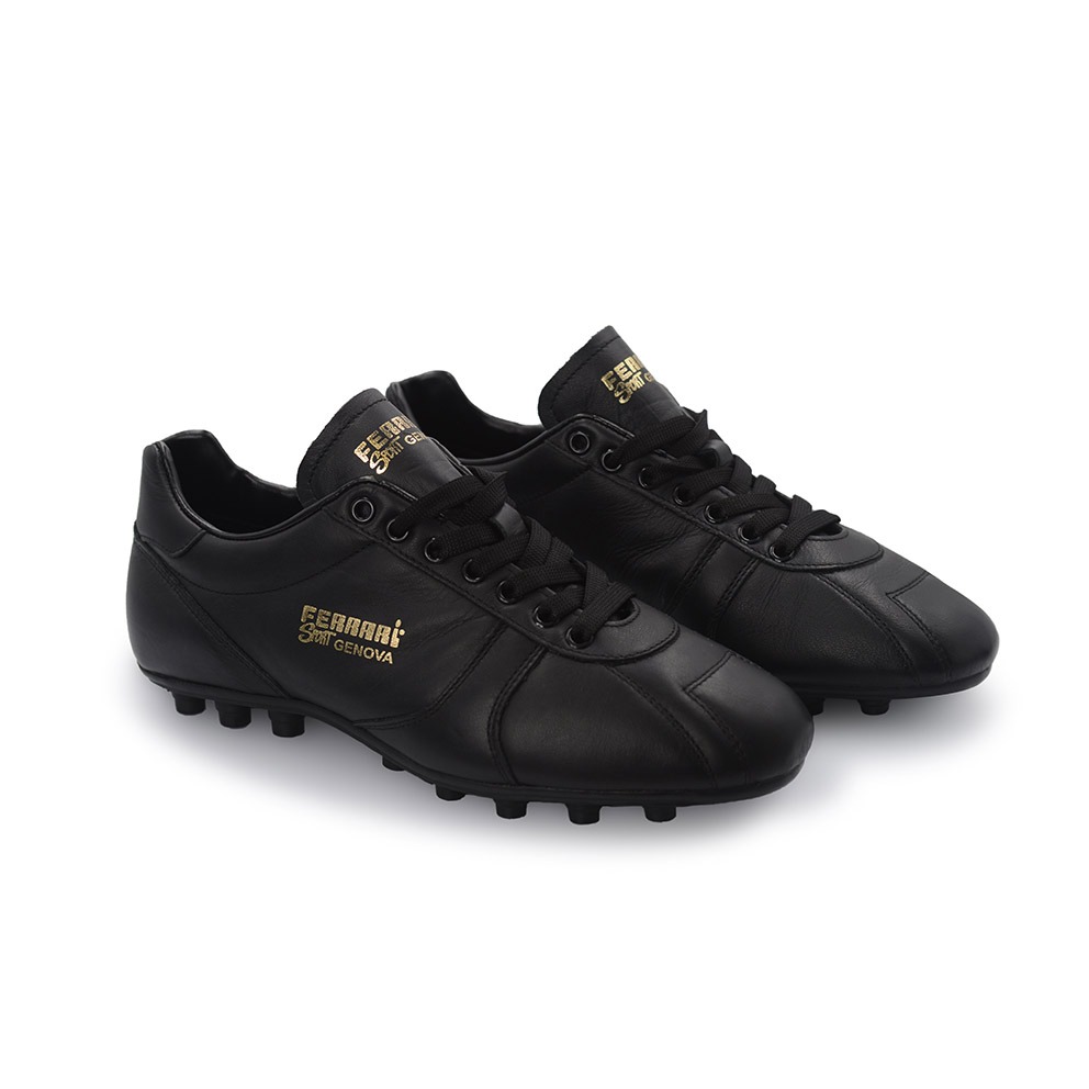 Scarpa da calcio vitello pieno fiore Sottopiede interno sagomato ed estraibile Allacciatura con occhielli Suola in gomma interamente cucita alla tomaia adatta a campi sintetici.