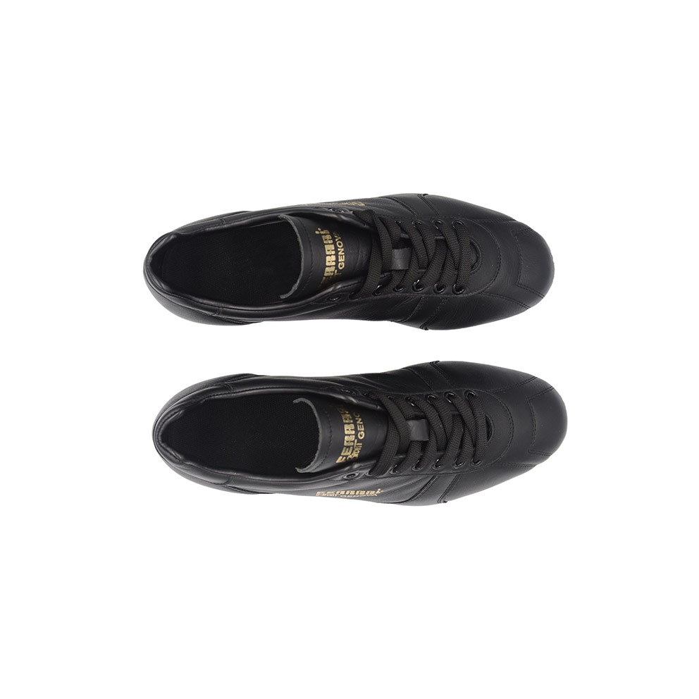 Scarpa da calcio vitello pieno fiore Sottopiede interno sagomato ed estraibile Allacciatura con occhielli Suola in gomma interamente cucita alla tomaia adatta a campi sintetici.