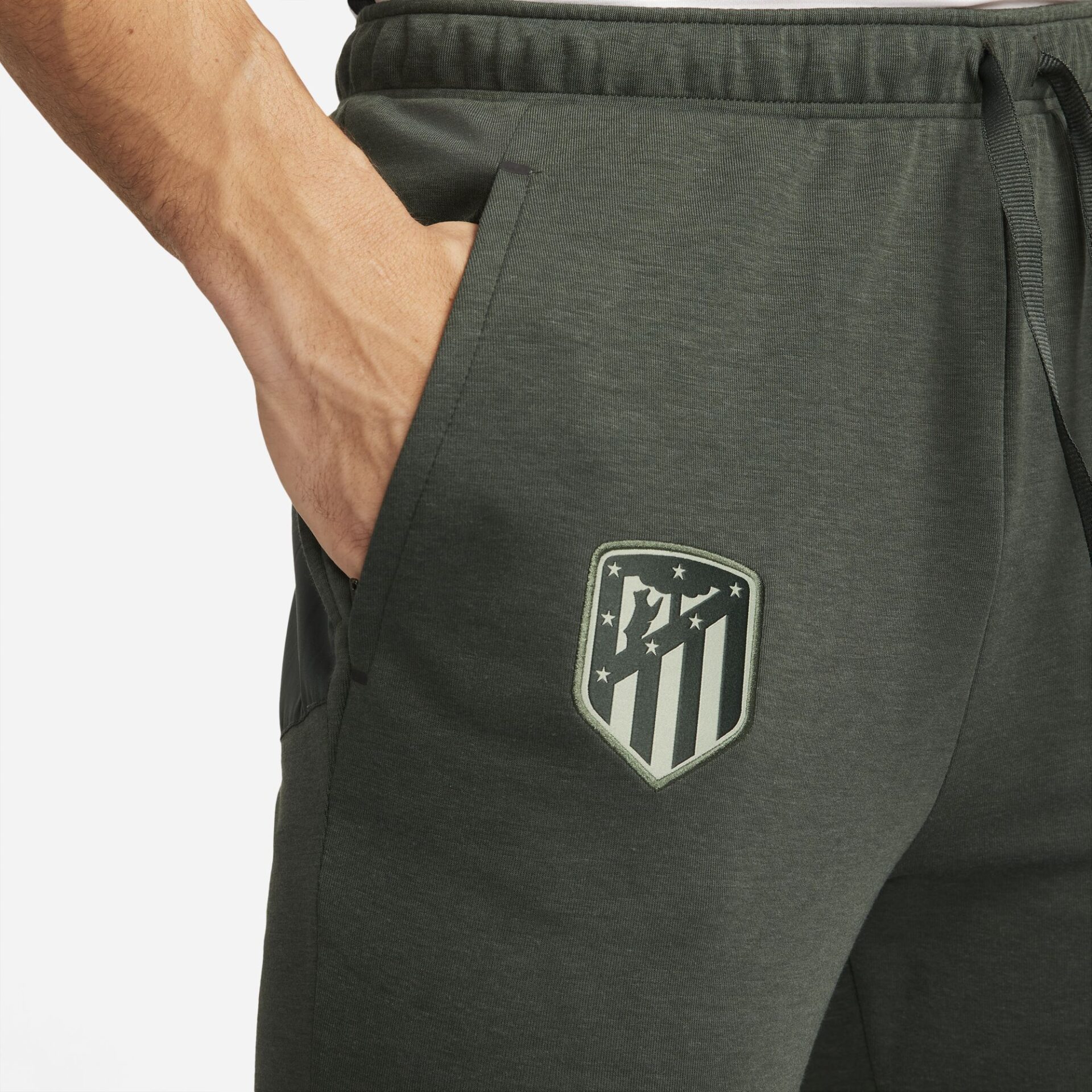 PANTALONI DA CALCIO IN FLEECE Uomo Atlético Madrid NIKE DETTAGLIO LOGO