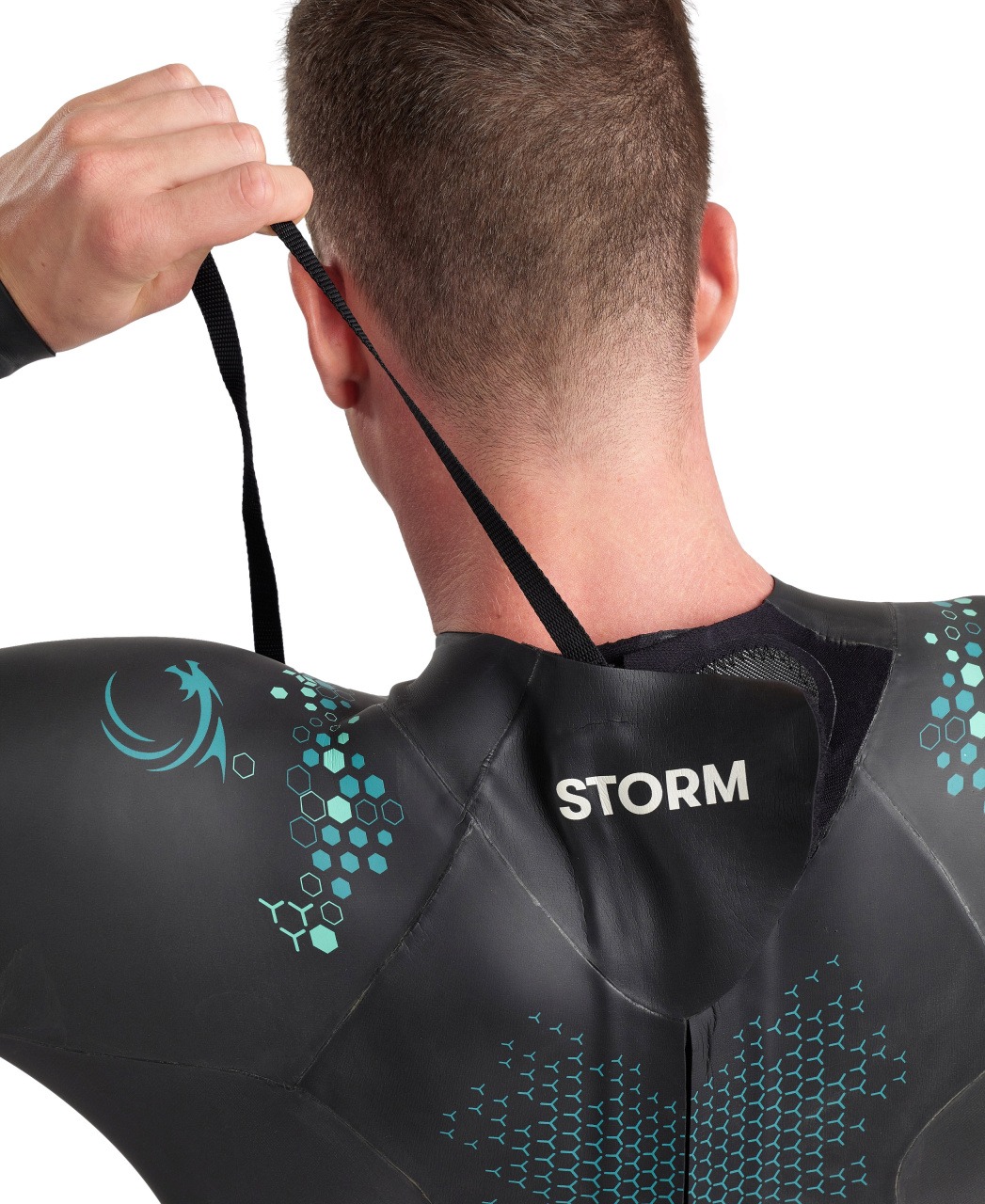 004970-515-PWSKIN STORM WETSUIT MAN-003-O.jpg Muta da nuoto e triathlon uomo POWERSKIN STORM dettaglio sistema di chiusura con cordino posteriore