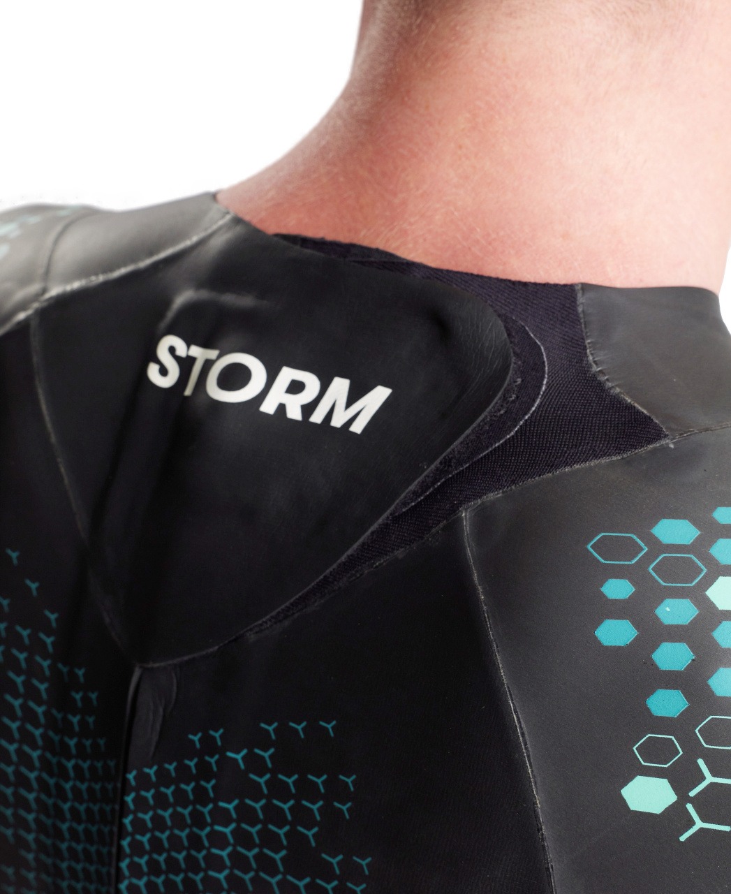 004970-515-PWSKIN STORM WETSUIT MAN-007-O.jpg Muta da nuoto e triathlon uomo POWERSKIN STORM dettaglio chiusura posteriore