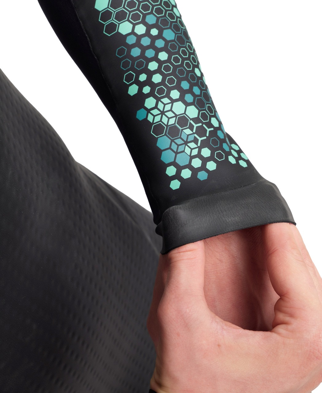 004970-515-PWSKIN STORM WETSUIT MAN-009-O.jpg Muta da nuoto e triathlon uomo POWERSKIN STORM dettaglio manica