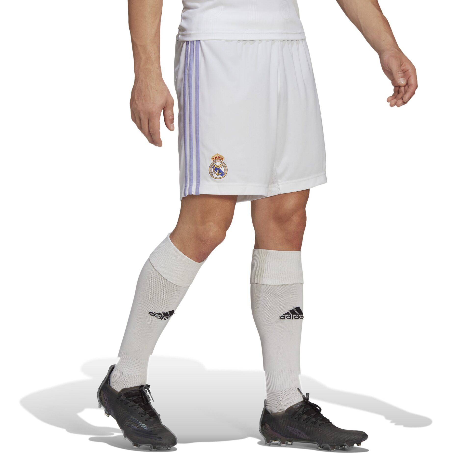 H18484_3_APPAREL_On Model_Standard View_white Short HOME 22/23 REAL MADRID DAVANTI INDOSSATO