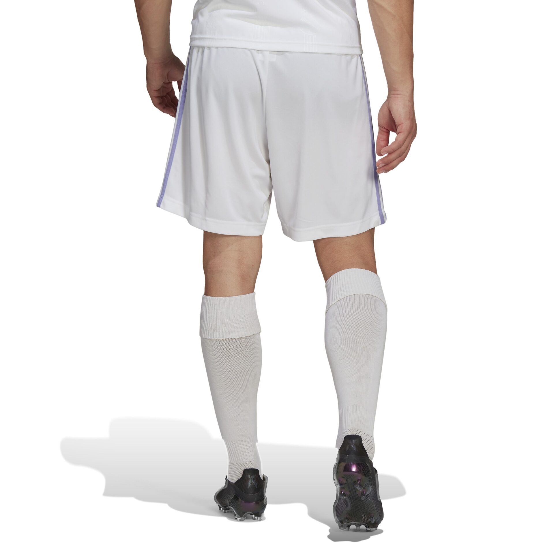 H18484_4_APPAREL_On Model_Back View_white Short HOME 22/23 REAL MADRID DIETRO INDOSSATO