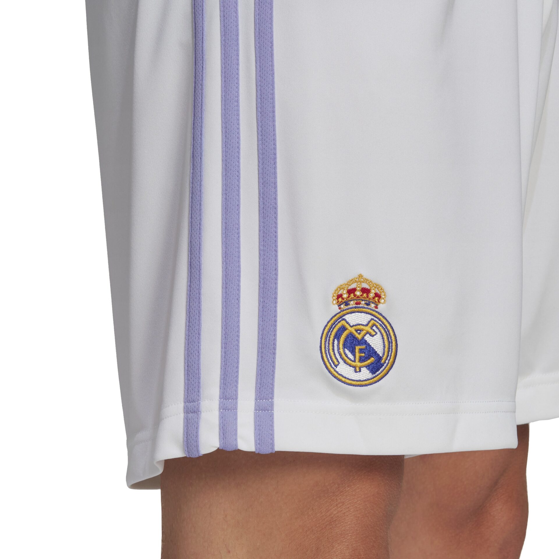 H18484_6_APPAREL_On Model_Detail View 1_white Short HOME 22/23 REAL MADRID DETTAGLIO LOGO