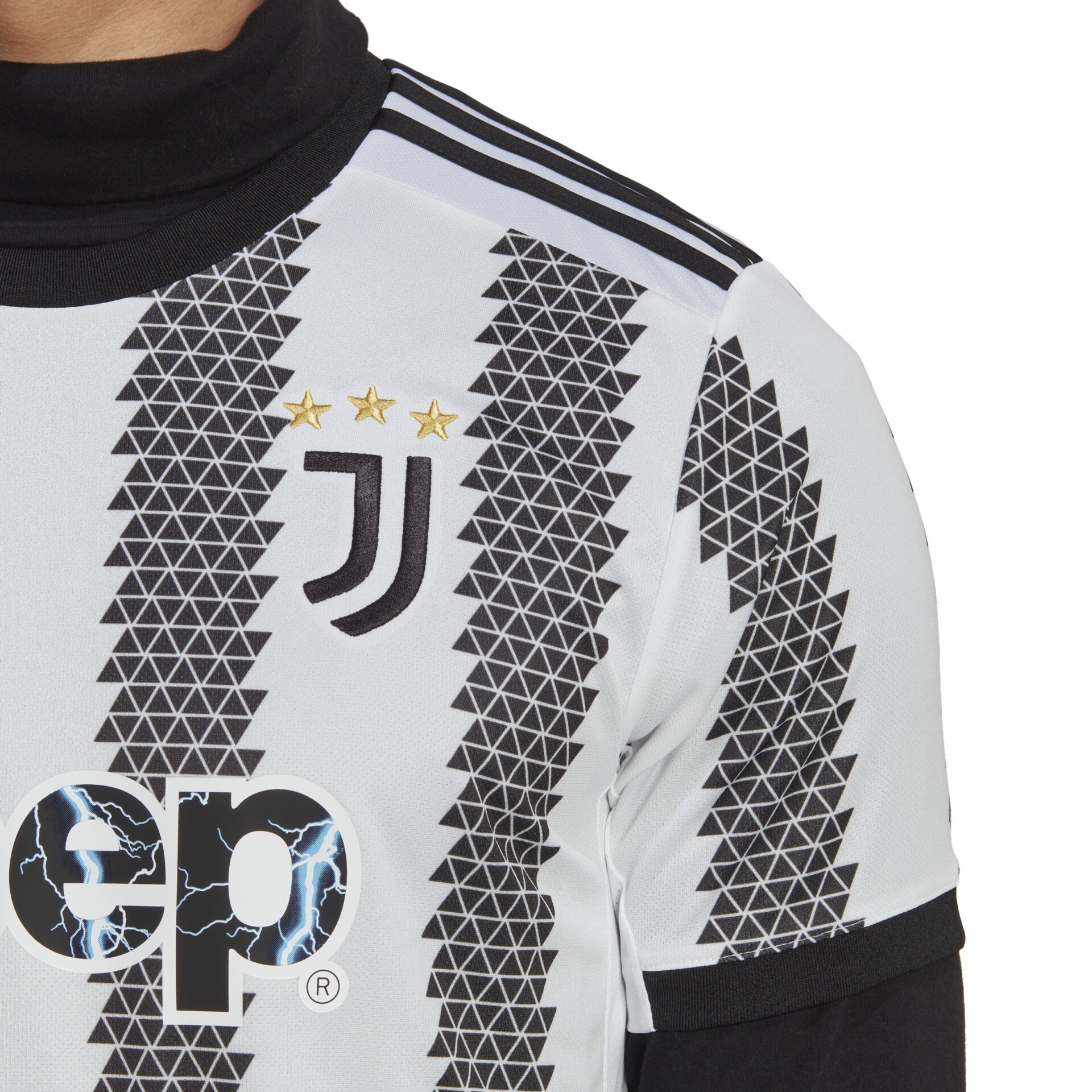 Maglia HOME 22/23 JUVENTUS DETTAGLIO LOGO