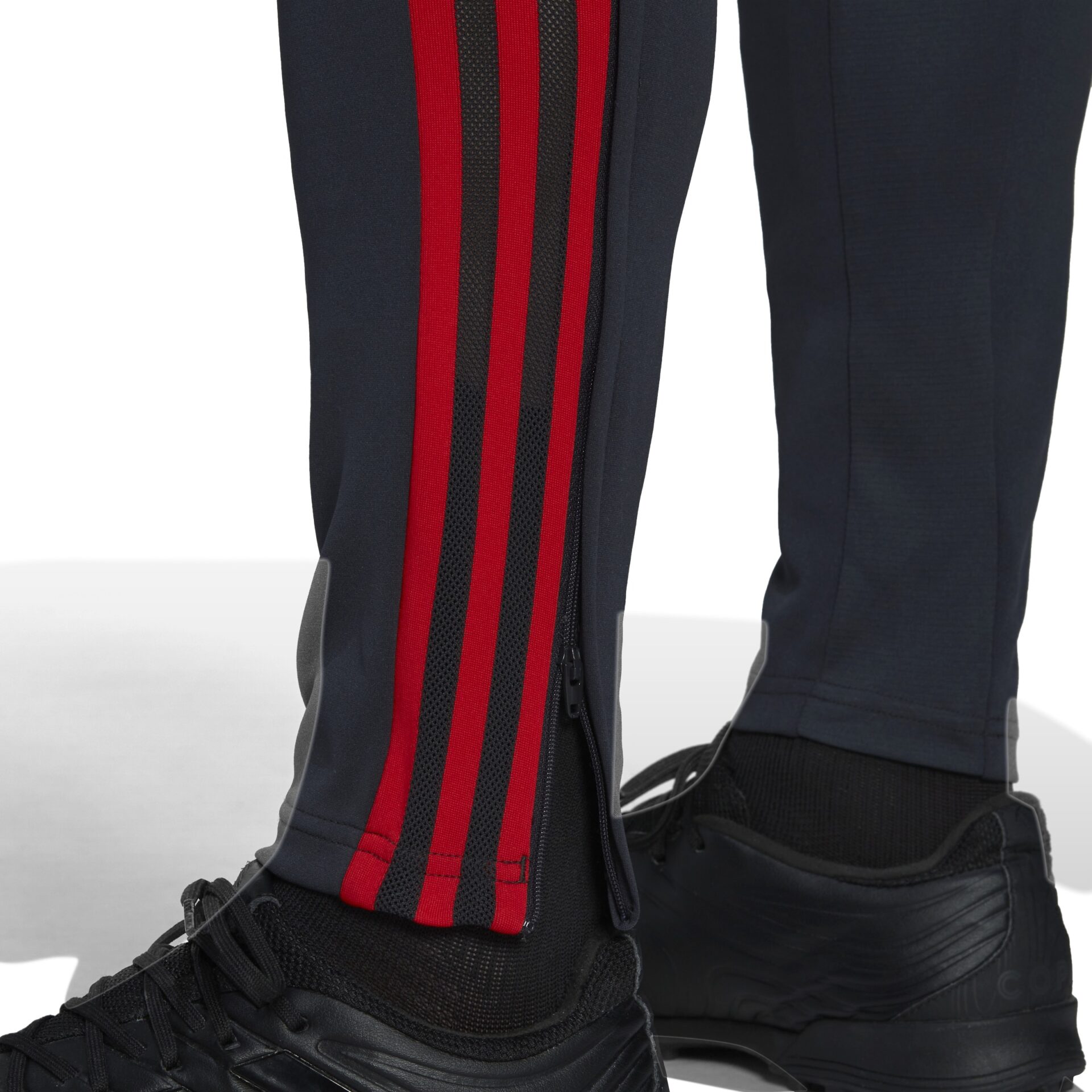 Pantaloni allenamento Condivo 22 FC Bayern München DETTAGLIO FONDO GAMBA